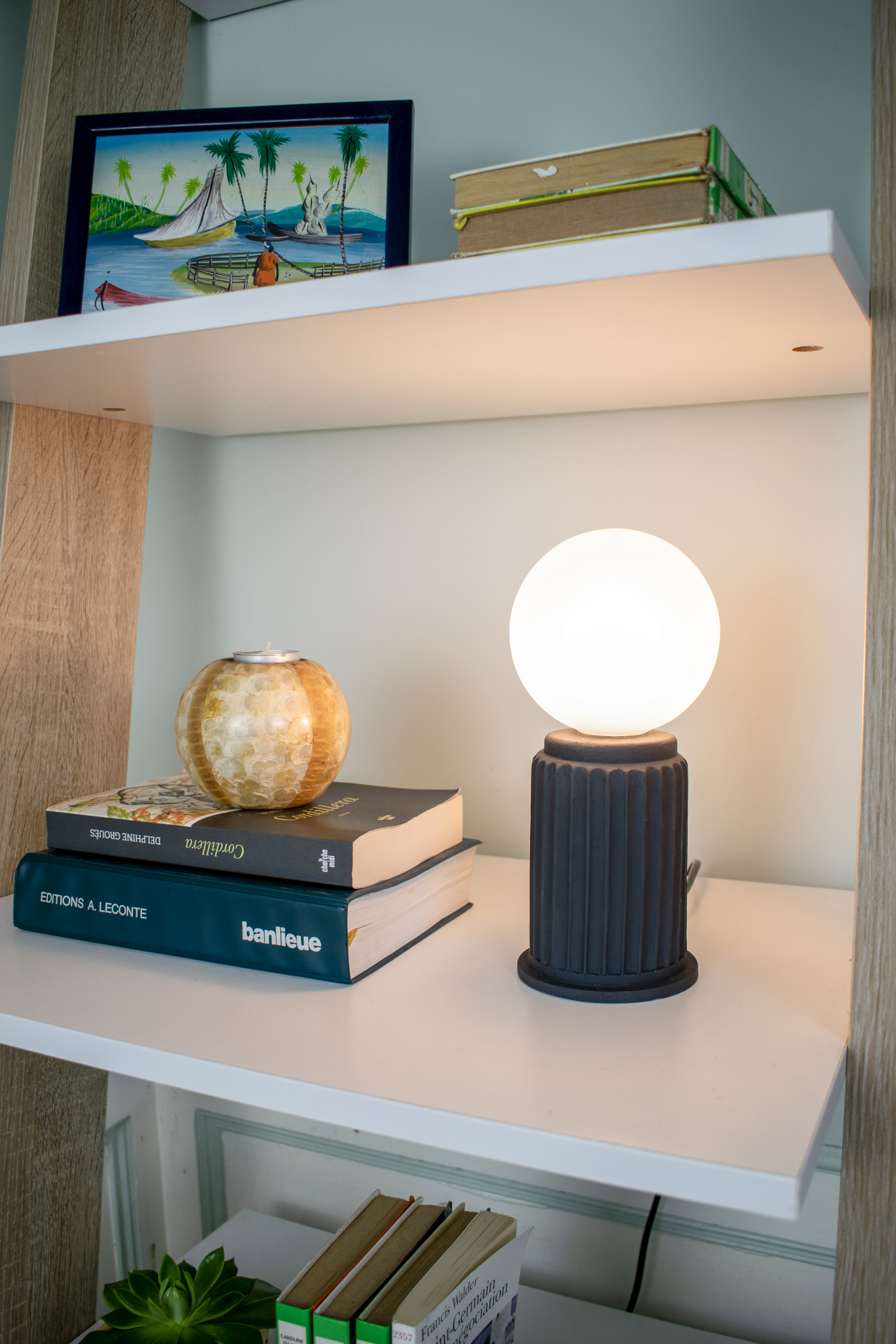Black Adeera | Dimmable Round Table Lamp