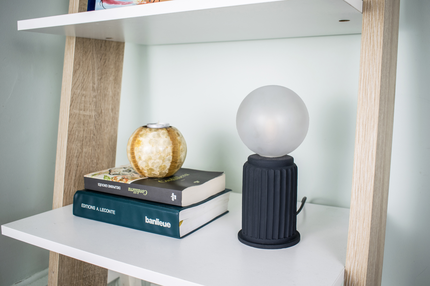 Black Adeera | Dimmable Round Table Lamp