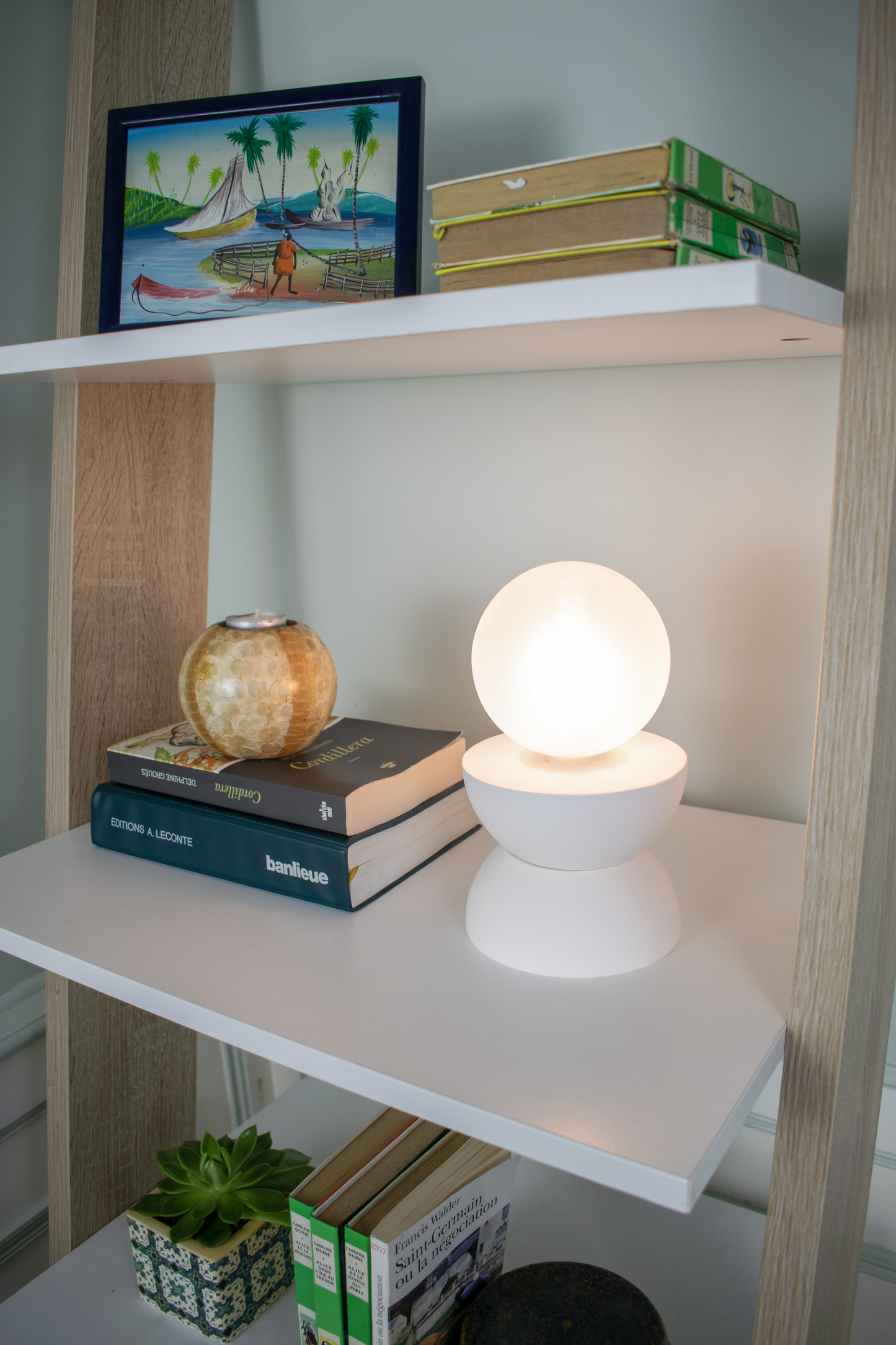 White Sandi | Minimalistic Sand-Clock Shaped Table Lamp